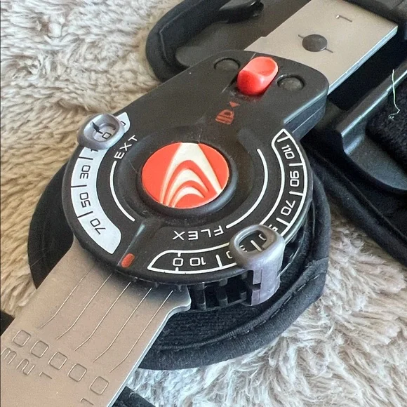 Breg T Scope Premier Post-Op Knee Brace: Superior Support & Comfort for Recovery - Picture 3 of 4